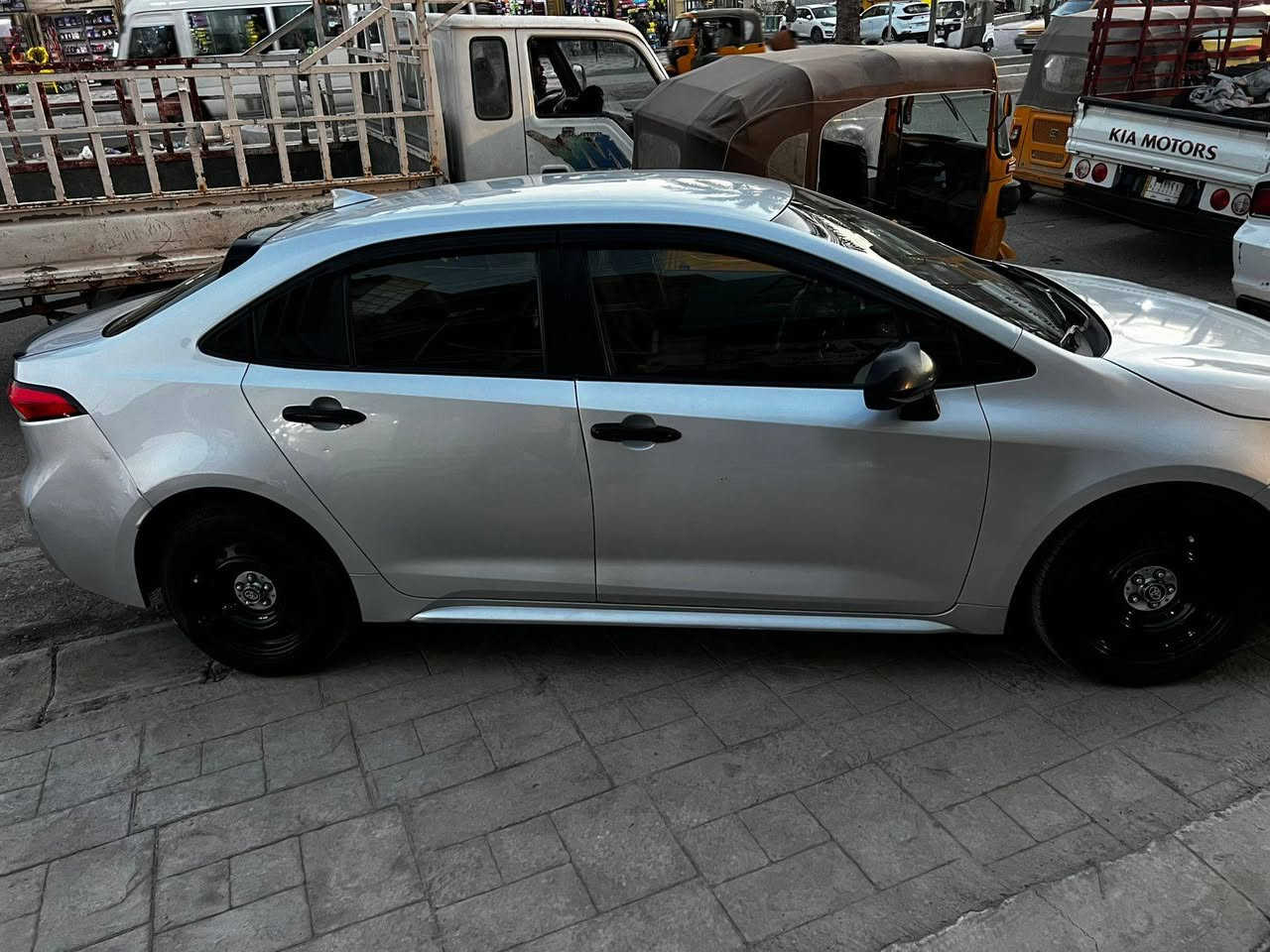 كورلا 2020 وارد امريكي الضرر باب وجاملغ مبدلات جهة الصدر اليمنه وصبغ بنيد توحيد لون  ايرباكات سليمة بجم كبس  محرك 1800
مواصفات هندبريك بصمة اوتو هولد قياده ذاتيه تحديد مسار شاشة كبيرة تحكمات استيرن شاشة اعطال  دوشمة الارضية جلد تبريد ثلج تخم تايرات  جديد الويلات صبغ حراري ماشية 150 ميل ***********
