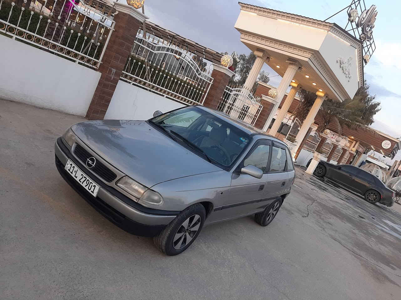 استرا موديل 1994 محرك وكير (اوتوماتيك) بشرط ستيرن بور جامات كهرب ( تبريد ) طخم امامي وخلفي نظيف طخم ويل كب وايرمنية شغالة ( كابون بانزين ) رقم بغداد انكليزي مسطرة سنوية 2030 هزة جديدة شرعيها بالموصل تحويل بشرط السعر 44 ورقة 
*********** اسيا
