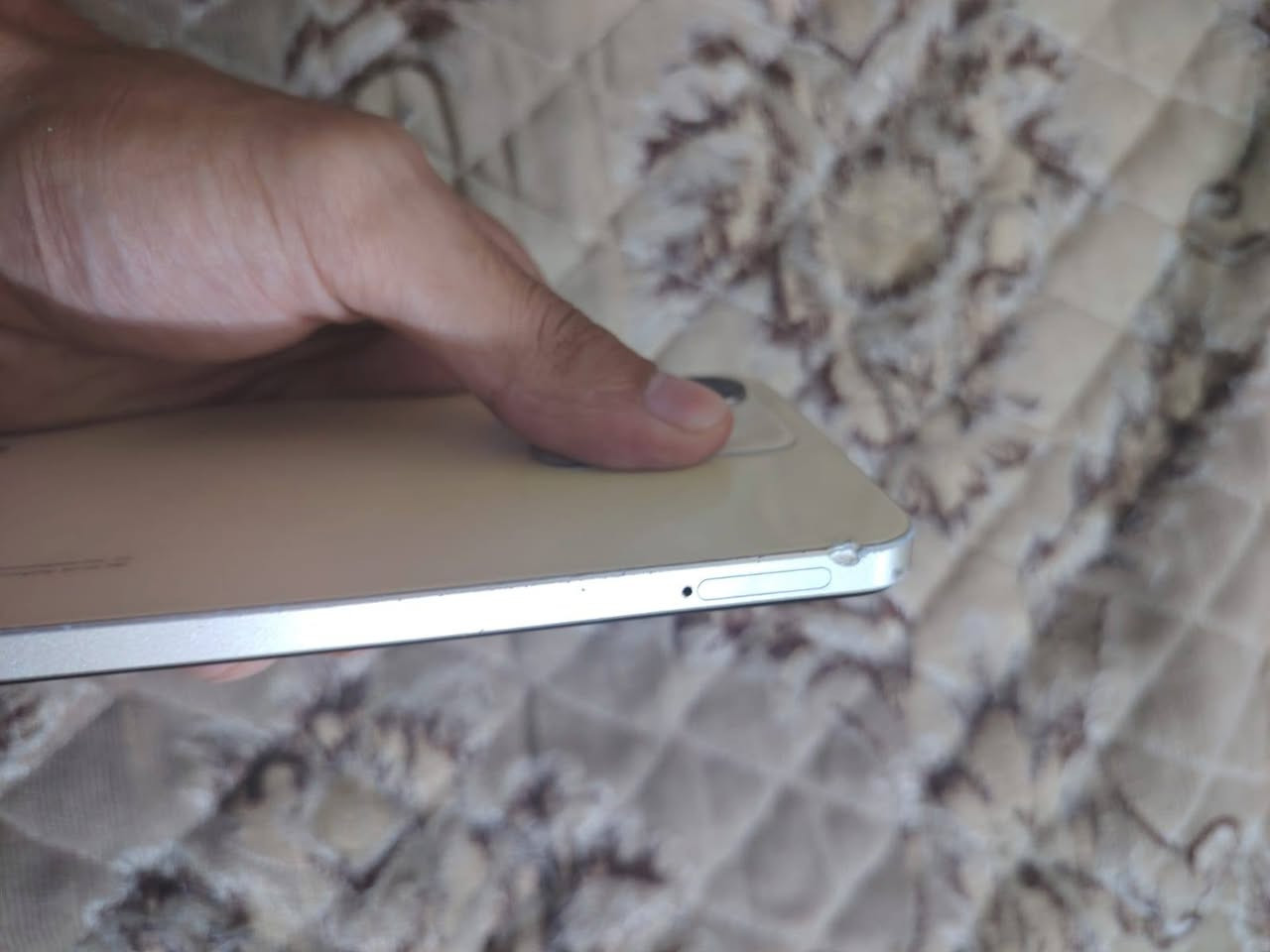 سلام عليكم
ريلمي c53، 
ذاكرة 128 رام 8
البطارية 5000 تدعم 33w
حجم الشاشة 6.6

الدقة+FHD (1080×2408 بكسل)،
دقة الكامرة الخلفية 50 ميجا بكسل
والامامية 8 ميجا بكسل 
جهاز نضيف اخذتة بشهر الرابع صار شهرين
الملحقات فقط الكارتونة الشاحنة نسيتها يم سايق تكسي 
سبب البيع طالب سادس اريد اشتري ملازم 
السعر 120 بية مجال بسيط
مكاني بغداد 
للستفسار *********** فقط واتساب
