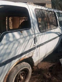 سيارة ازوزه للبيع موديل 92 سياره اصوليه مستمسكات راعيها موجوده نقص بيه...