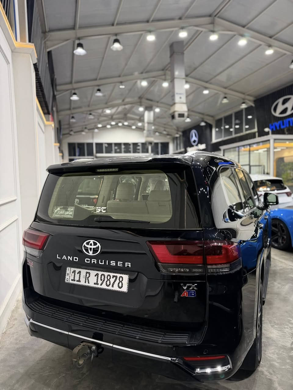 لاندكروز vx 2023
مكفولة كفالة عامة 
مغلفة بلكامل ppf
ماشية 32 الف كيلو
المواصفات 
فتحة سقف
داخل جلد ابيض
لايت امامي vx
تبريد مقاعد
شاشات عدد٣
كامرات عدد ٤ 
بدون اي نقص وجديدة كلش 
رقم بغداد تحويل ثاني يوم 
السعر 64,800 وبيهة مجال بسيط 
مكان السيارة بغداد الكاظمية جكوك 
***********
