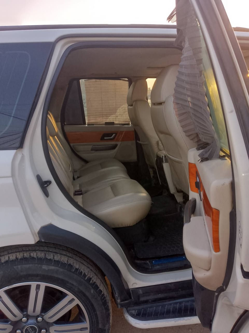 سلام عليكم رانج الوفر 2008 سياره خليجيه سيارة مفوله مكلف بل نشرر ***********
***********
