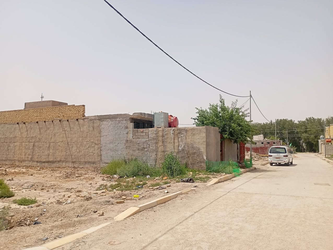 سلام عليكم بيت بحي الصدرين علشط مساحة300 ديوانيه 10*4 صالة 5ونص/7ونص.  غرف نوم 2 اضافه ترك  وره البيت يرهم مشتمل بيه غرفه وصحيات بيت كامل الاستفسار علا هاذة الرقم ***********
