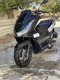 دراجه pcxالجيل الرابع دراجه جديده كلش ما رمبه وراقها كلها موجوده ماصرل...