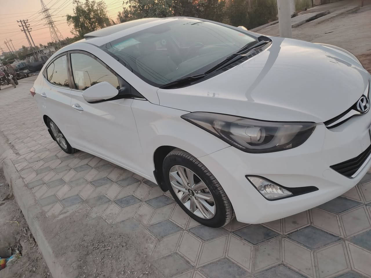 السلام عليكم النترا 2016 خليجي محرك رقم ديالى 1800دوش 
فول مواصفات عدا البصمه مكفوله كفاله عامه من كلشي سياره جديده جدا بمعني الكلمه ماشيه 9300 الف سونار موضح أمامك شرط التحويل

*********** اتصل فقط
