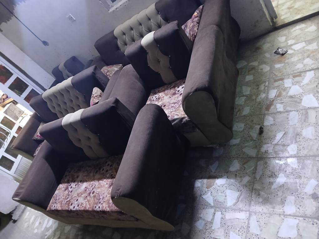 تخم قنفات 9 مقاعد سعر 150 وبي مجال مكاني بغداد راسه مال امين ***********
