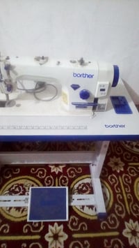 ماكنة خياطة • للبيع • بيها مجال