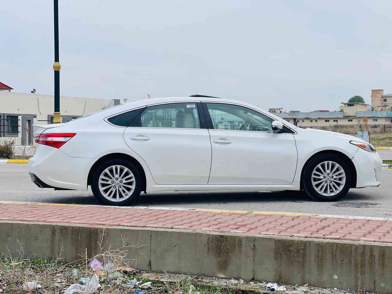 سەرەتا بەناوی خوا 
توێتا ئەڤەلۆن مۆدیل 2015 ئەمریکی فول فول بەس پەردە نیە گێڕو مەکینەو تەبریتو تەقەو ڕەقەی بە شەرت  مەکینەی نەکراوەتەوە سەیارەکە هی ماڵی خۆمەناو هی مەعرەز نیە ڕەقەمو سەنەوی تازەیە تا 2028 بەناوی خۆمانە ڕەسمی سۆنەریم داناوە دوو پارچەو پەڵەیەکی بۆیاخە سەیارەکە بێمەسرەفو پاکو خاوێنە سعری 180 مەعمەلەیەکی برایانە 
***********
***********.          ناونیشان زەڕایەن السليمانية, العراق
