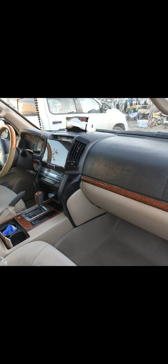 Toyota lancruser gxr 2013. 6v
شةريكة جيهانgxr
6V

برئمي دةرةجة يةك
سةيارةكة زؤر باك ماوةتةوة 
نمونةية لة جواني 
بةناو خؤمانةوةية 
گئر مةكينة كارةبايي ١ هةفتة بةشةرت
زؤر بئ كئشة و پاك ماوةتةوة
هةموو شتي تازةية 
سةنةوي هةزة ژينگة رئگاوبان هةمووي تازةية
سةلاجة 
شةغال 
بةسمة 
سلايد
دةرگا بةسمة
گوشن كارةبايي
حاسةي پئش و پشت 
8ايرباگ
ئاوئنة شةفت 
تةنها پةلةيةك بؤياغي هةية 
لة جاملغ ي دواوة 
رةسمي سؤنةرةكةيم داناوة 
نرخي ٣٢٧ و مجال
شوئن هةولئر
*********** أربيل, العراق
