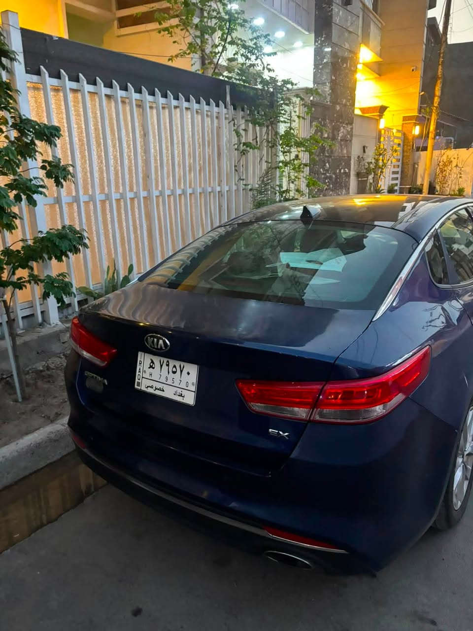 السلام عليكم
كيا اوبتما وارد امريكي فول مواصفات Ex 2016 للبيع السعر (97ورقة وبيها مجال بسيط) وعليهة غرامات ٥٠٠ الف تنزل من السعر
رقم بغداد تحويل مباشر 
ماشية 106 الف 
مواصفات السيارة Ex فول مواصفات
بانوراما
بصمة
أشارة ترحيب
كشنات جلد +تدفئة + تبريد + خزن ميموري
تحكم ستيرن   مثبت سرعة
ما 
قطعتين تبريد
اشاير مري + شفط
شاشة وسطية
تدفئة ستيرن
وضعيات قيادة
رادار خلفي
تبريد منفصل بيانو
تبريد ثلج 
السيارة حادثهة من امريكا جاملغ عكس السايق وشوية حافة البنيد وصورة الحادث موجودة وكذلك رقم الشاصي
السيارة حالياً يرادلهة ترتيب البنيد مجولح والجاملغ الي عكس السايق امامي خلفي جاردات وباقي تفاصيل السيارة كلهة واضحة بالصور والشرح 
السعر ٩٧ وبيهة مجال بسيط وغرامات ٥٠٠ تنزل من السعر
 مكان السيارة بغداد / الطالبية او شارع فلسطين 
***********
