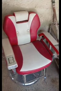 كرسي حلاقة نضيف للبيع  07729248764