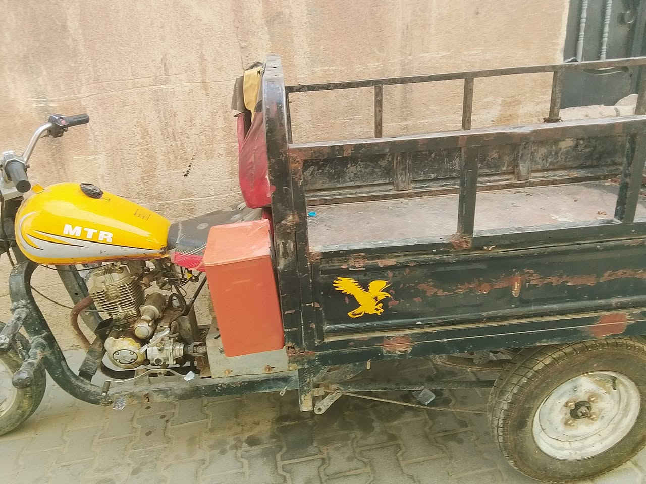ستوته امتي ار ادوات للبيع سعرها 400وبيها مجال عنون بصره شارع اربعطعش تموز ***********
