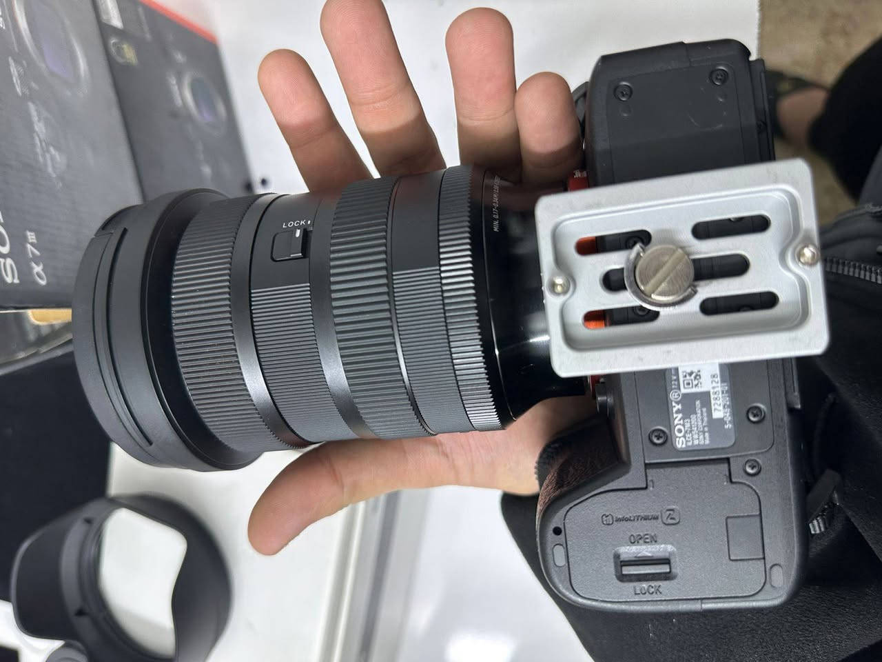 كاميرا Sony α7 III Mirrorless Camera
المستشعر: 24.2 ميجابيكسل كامل الإطار (Full-Frame)
سرعة التصوير المتتابع حتى 10 صورفي ثانية. 
فيديو: تصوير 4K بدقة عالية مع S-Log3/
HLG  
العدسة :
أعلى فتحة: f/2.8 ثابتة طوال نطاق الزوم  ممتازة للأداء في الإضاءة المنخفضة وعزل الخلفية.  
سافة الأدنى للتركيز: حوالي 17 سم.
وزن العدسة: حوالي 735 غرام. 
العدسة الجيل الثاني (II) تقدم تحسينات في الوزن و التركيز ولجودة

للاستفسار ***********
