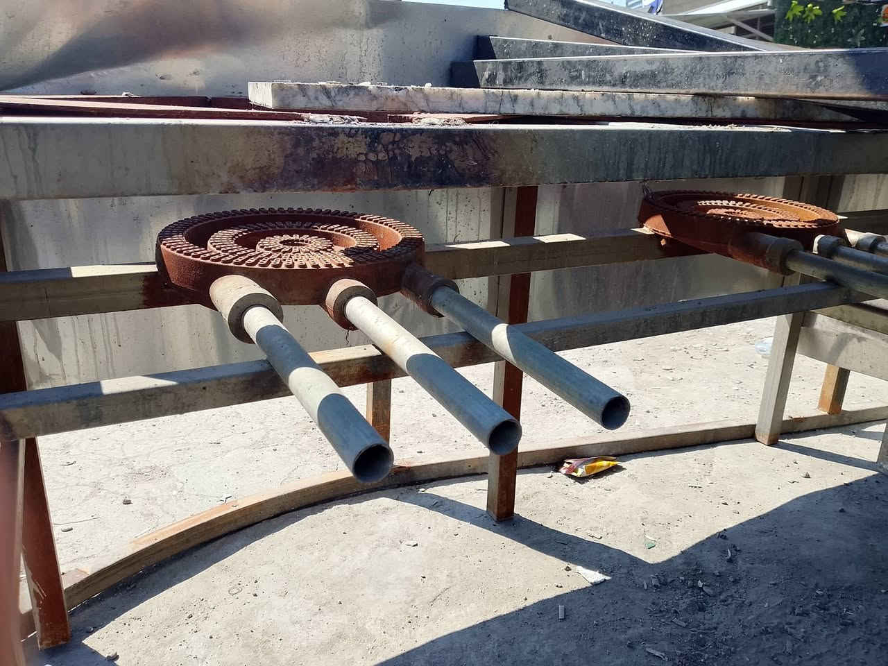 مغاسل عدد 2 وطباخ للبيع العنوان بغداد بسعر مناسب رقم الهاتف ***********
