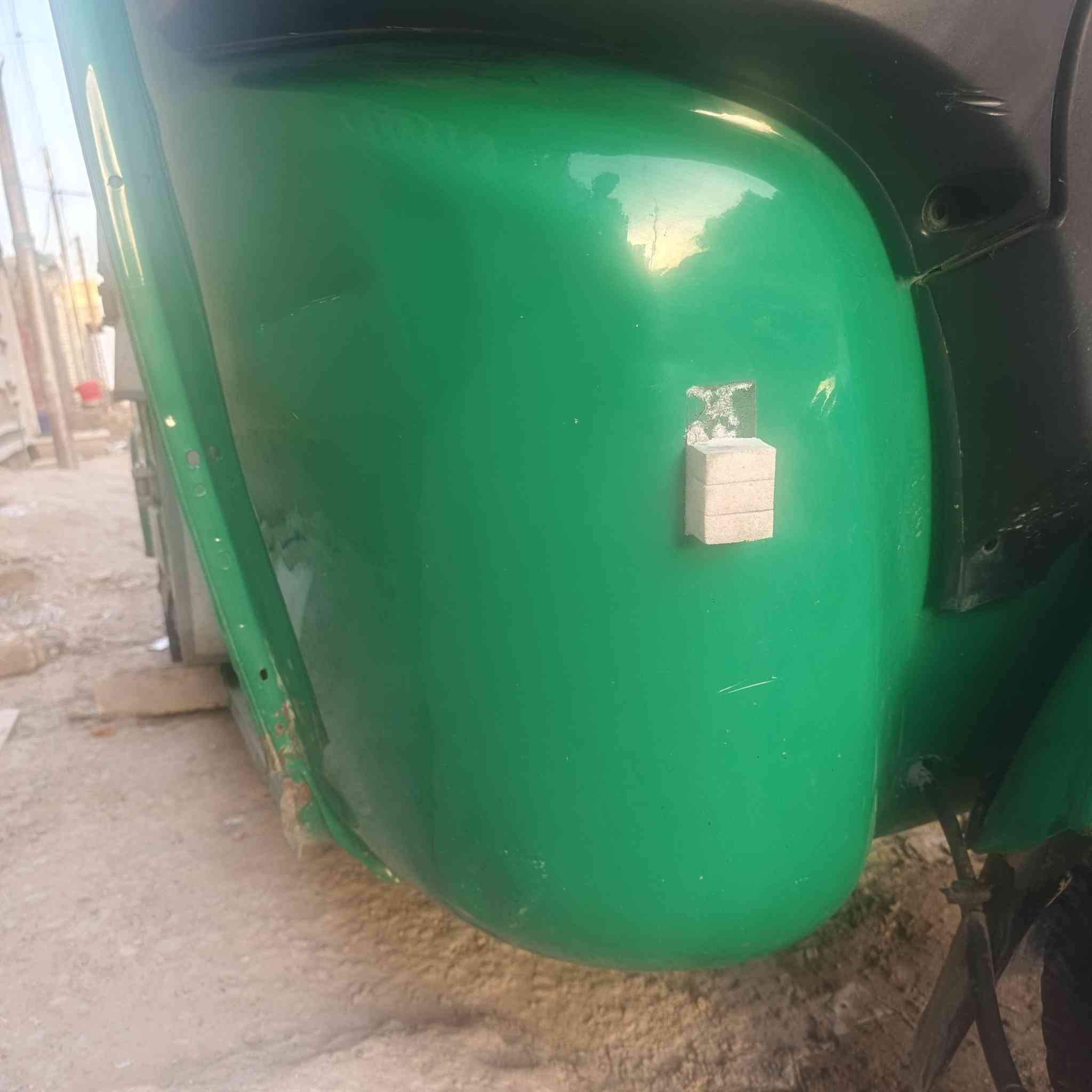 سلام عليكم تكتك للبيع موديل 2022 شكل 2021 مرقمه بسمي بيه بارد يم لجاملغ وبيه كم طخه بسيطه وبيه دوشمه وكاعيات  ومسجل مال مؤمل مشتل سعر 8250 مكاني بغداد مدينه صدر ***********
