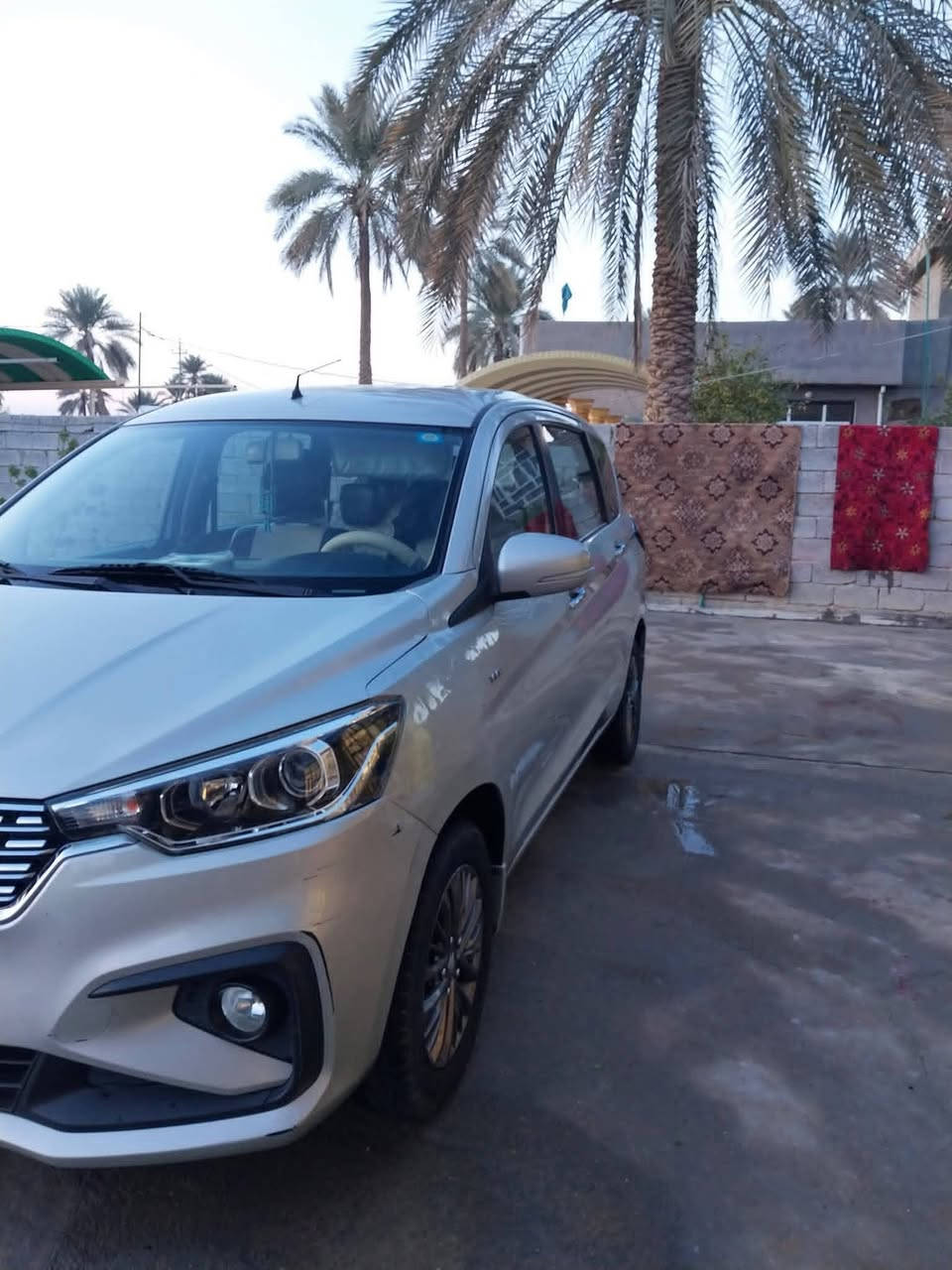 السلام عليكم سيارة سازوكي نوع ارتيكا موديل ٢٠٢٠ لون فضي ٧ راكب تبريد قطعتين سيارة حرة ونظيفة كلش ثاني يوم احولك باسمك سعرها ١٤٥ وبيه مجال قليل الشراي يتصل على الرقم ***********
