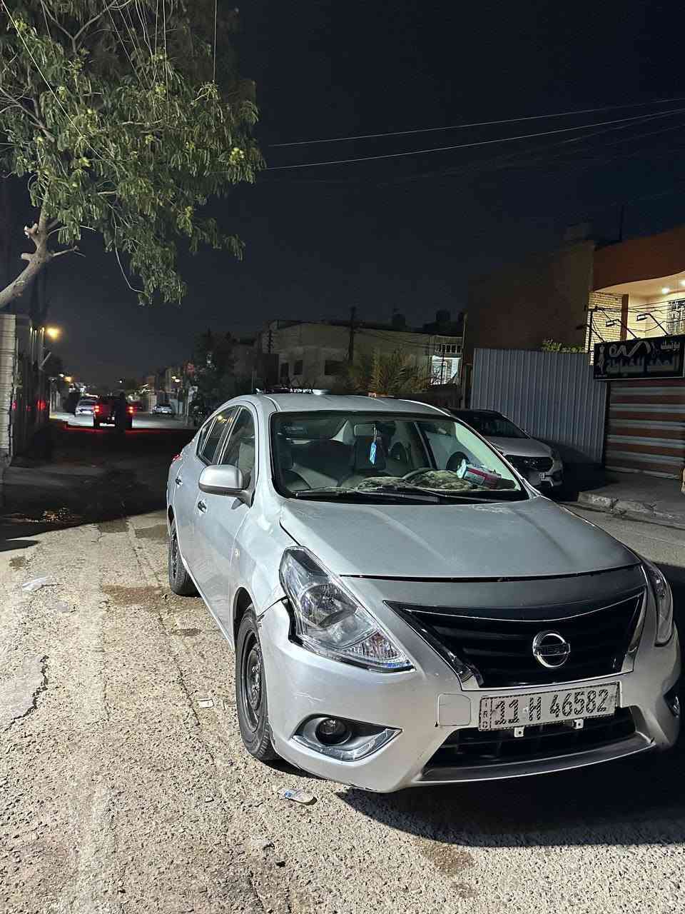 السلام عليكم 
نيسان سني هندي 2020 بليته زركه 
حادثها جاملغ عكس السائق والسياره موضحه بالصور 
السياره خير من الله كير محرك مكفولات  دواخل دوشمه جديده مع الارضيه شاشه كار بلي 
بيها نقص اذان محرك ودرام شفت 
باسمي السياره وشرط التحويل 
السعر 90 وبيها مجال 
مكان السياره بغداد الزعفرانيه
***********
