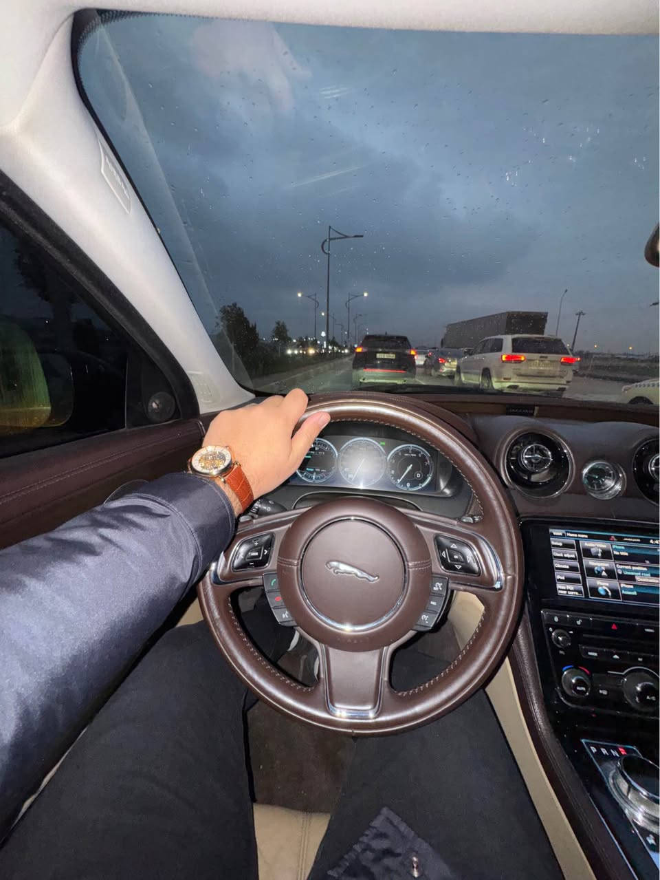 jaguar xjl
فول مواسوفات
مەکینە ٢٠ تۆربۆ 
هەموو گیانی بەشەرت بێ کرانەوە بێ گۆران
تەنها ٧٨ هەزار رۆیشتووە 
بێ بۆیاخ 
پانۆراما 
بەسمە 
کوشن جلد و میمۆری و کوشن هیتەر 
ڕاداری ئاوینە 
حاسەی پێش و دوا
شاشە و کامیرا
هەر ٤ دەرگا سەحب و بەسمە 
سنوق شەفت
*********** السليمانية, العراق
