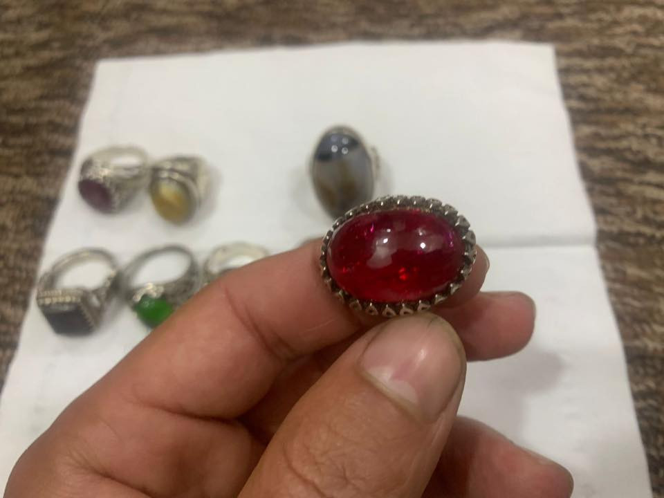 السلام عليكم محابس 8 للبيع  قيموهن بالي يرضي الله وهذا رقمي بي واتس راسلوني او اتصلوا علية ***********
