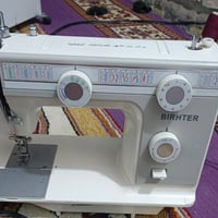 مكينة خياطة • جديدة • مستخدم قليل