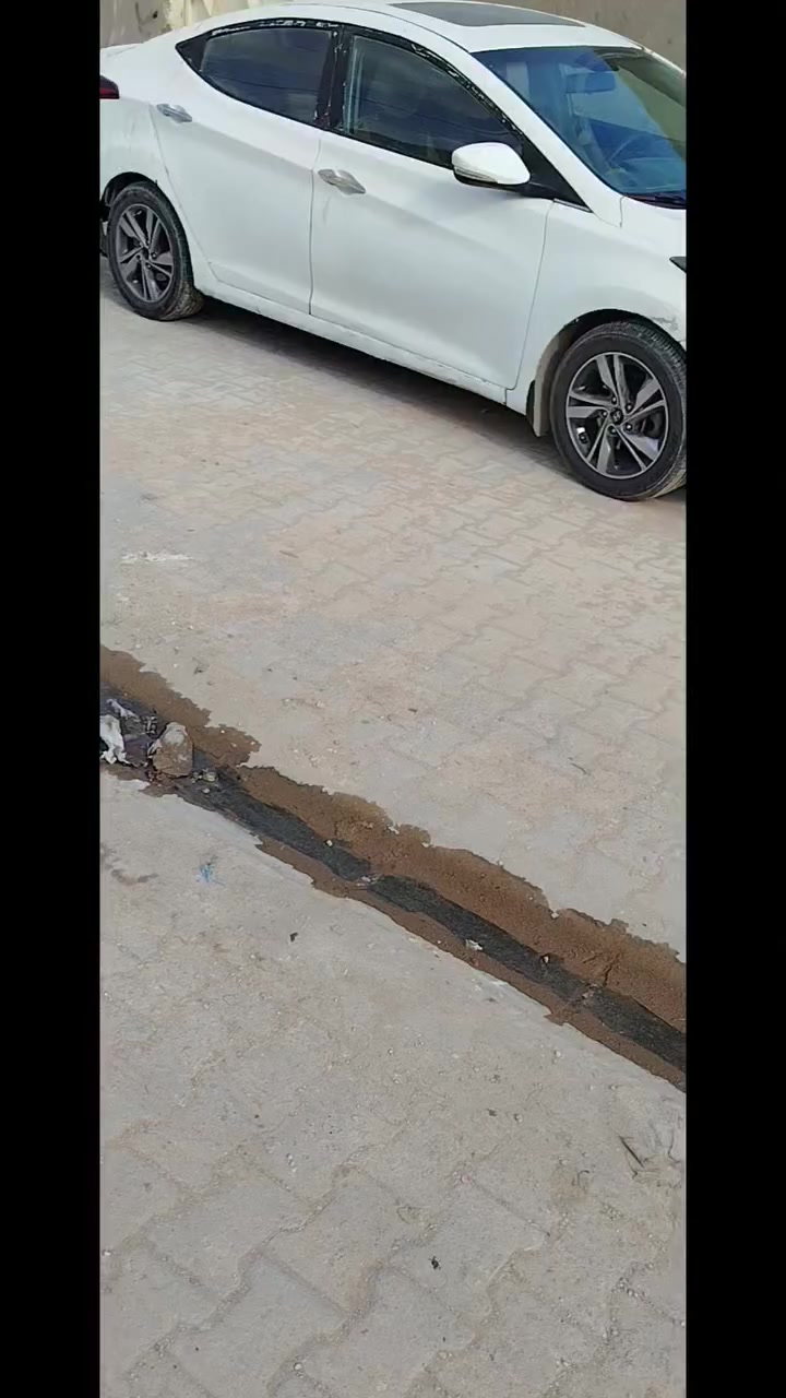 سلام عليكم دار للبيع بمساحه 200 متر نجف منطقة الرضويه السعر 90مليون وبي مجال البيت بناء 2015 الاستفسار ***********
