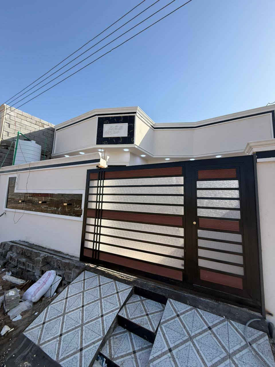 دار سكن للبيع ⛪️ بسعر بلاااش
#المساحه :: 200 متر  بناء حديث بعده بل جيس

#يحتوي البيت على غرفتين نوم 
و ديوان 
و صاله 
و مطبخ 
و صحيات داخلي و خارجي و كراج سياره 
بيت كلش مرتب 

كافه الخدمات متوفره 

#جنس_العقار :: طابو صرف زراعي بأسم عراقي سند ٢٥ راعي لارض ساكن نفس المنطقه 

#العنوان ابو الخصيب  شارع ابو كوصره 
يبعد عن شارع ابو كوصره 50 او اقل 

#السعر 115مليون و بي مجال 
#للاستفسار الاتصال على الهاتف *********** 📞📳
📳
