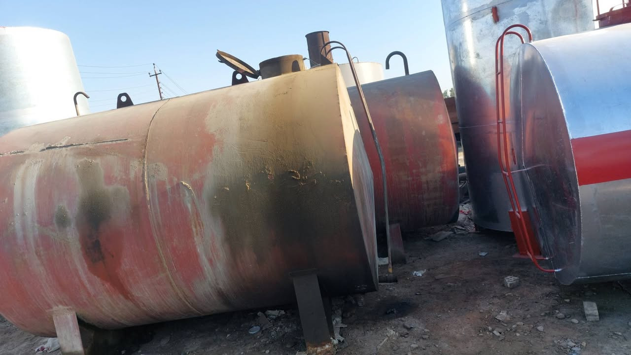 خزنات مستعملات ١٥ الف. و١٠ الف ٦مليم كلش نضيفات للبيع مكاني الصناعي بغداد ***********
