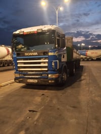 شاحنة • للبيع