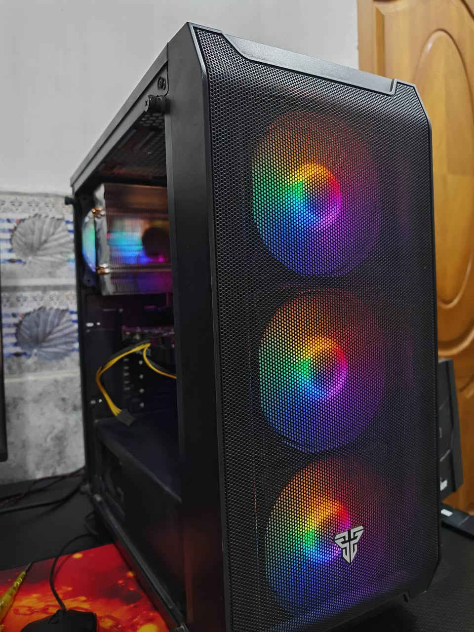 سلام عليكم
حاسبة للبيع فقط 

 المعالج i5 7600k 

الرام 8 كيكا 2400

هارد 512 ssd 

كارت شاشة 1650 gtx 

فقط بيها مكان مال رام ميشتغل ماعرف ليش 

شغاله حاليا على 8 كيكا 

سعرها 330 الف مجال بسيط 

مكاني بغداد البياع 

***********

مع الشاشة حجم 22 و 75 هيرتزfhd  غراضها كاملة بلكارتونة استعمال بسيط . سعرها 85 اذا ثنينهن اتسالك بلسعر .
