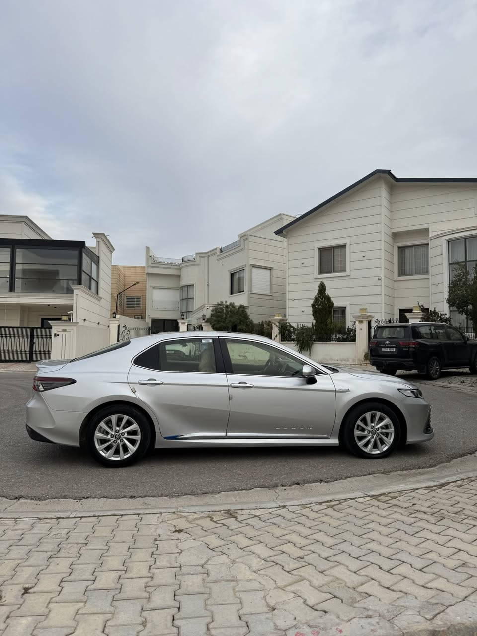 السلام عليكم للبيع او مراوس
كـامري GLE  وكالة عبد اللطيف جميل السعودي
السياره خليجي 
موديل 2024
ماشية 47 الف كيلو متر 
بيها بارد بل صندوق
والدوسة البلاستك صبخ 
السياره كامله من كل النواحي
عليها تخم تاير جديد 
رقم بغداد بأسمي 
للتواصل واتساب ***********
