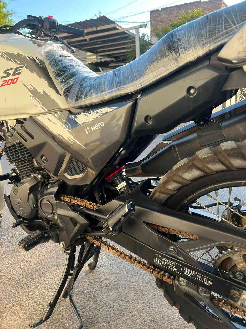 السلام عليكم
دراجه Hero X pulse قفاز محرك 200cc هندي اصل استيراد 

موديل ٢٠٢١

الدراجه ماشيه ٣٢

تركتها فتره وصار بيها دخان اول ماتشغلها 

شغاله وتخبل وجاهزه

السعر  مليون و٧٥٠ بيها مجال

بغداد الزعفرانية 

***********
