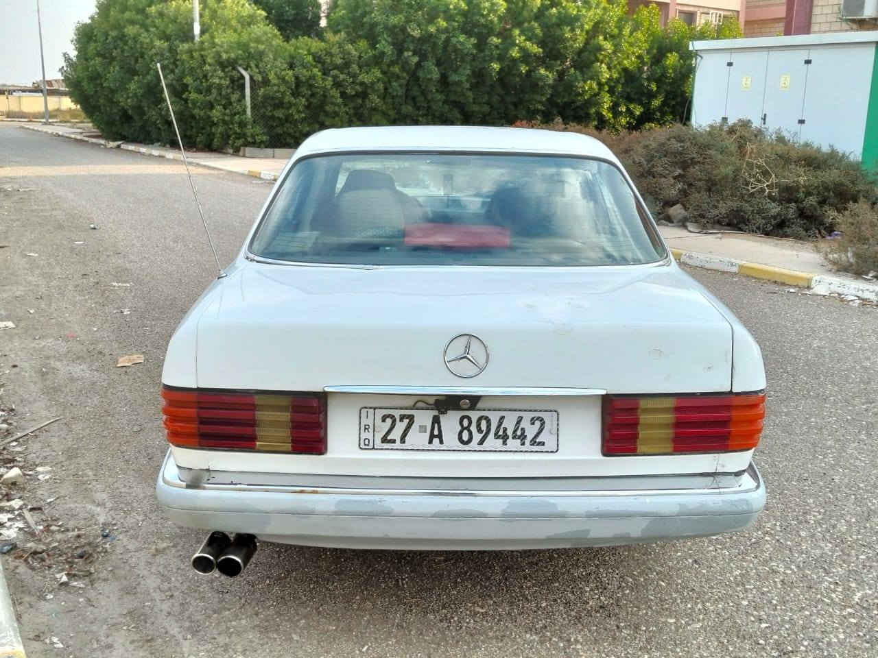 السلام عليكم مارسيديس رئاسي موديل 1988 (للمراوس فقط حسب القناعه) رقم دولي بأسمنه تحويل مباشر سنوية للـ30 هزه جديده محرك VVT2500 محرك وكير جدد تبريد شغال تخم تاير جديد قبل شهر حدادية امامي وخلفي جديد باتري جديد فتحة سقف شاشه كامره خلفيه سماعات سستم كهربائيات كلها شغاله سيارة مكفولة من الضربة  للأستفسار اكثر (***********) عنواني واسط مركز المدينه
