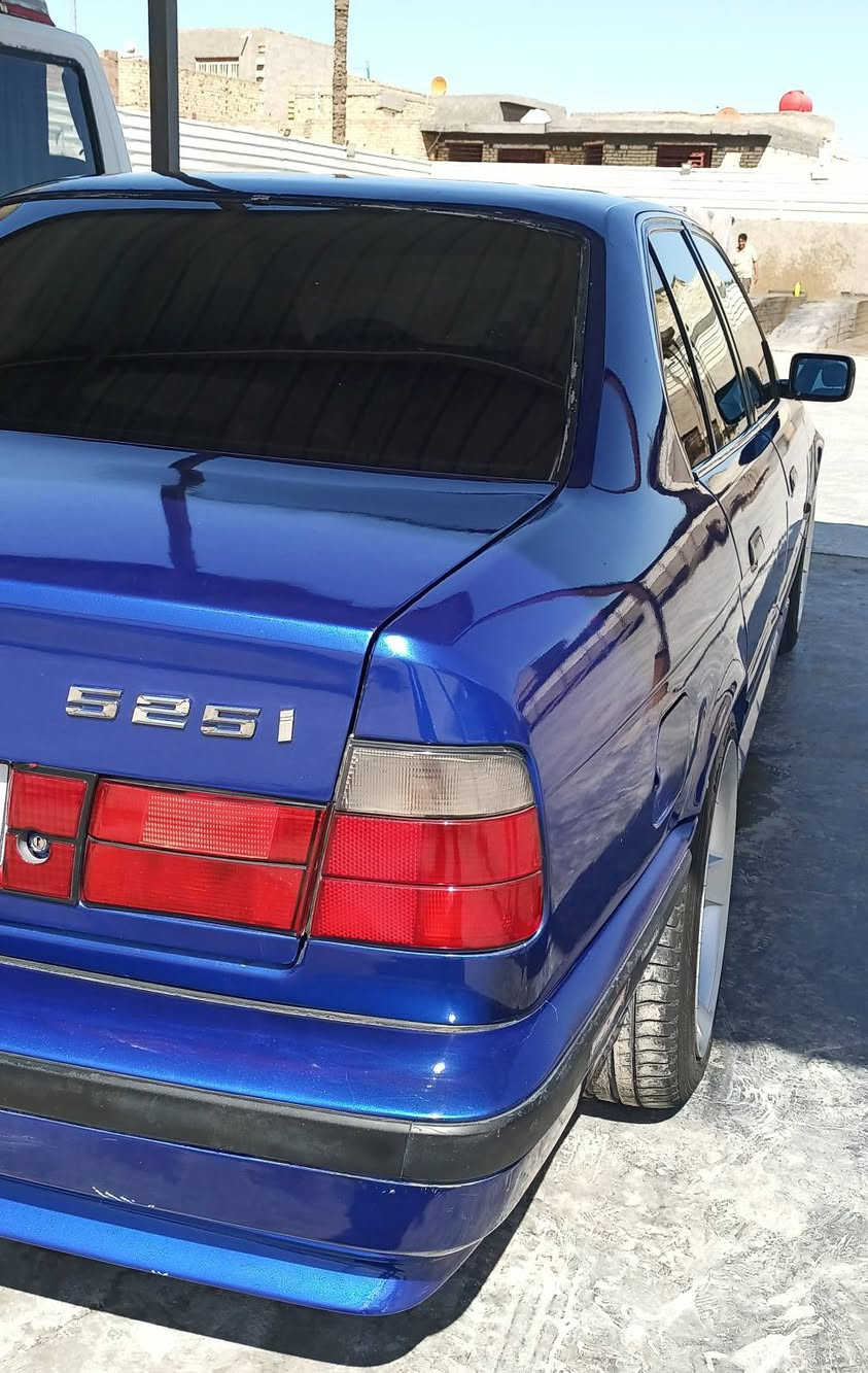 السلام عليكم... من رخصت الادمن المحترم
للبيع بي ام دبليو 
السياره حلوه ومتعوب عليه ومثل ما وضحه بالصوره الشراي يتصل بدون كسر بحلال العالم 
***********
