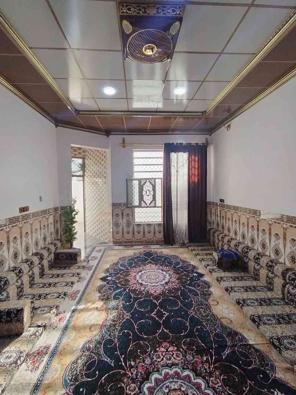 السلام عليكم
بيت للبيع بناء حديث 2024 المساحة 200م يتكون من استقبال 4×7  ، مطبخ حار بارد، صالة معيشة 7×4 وغرفتين نوم 5×4،، مجموعة صحيات داخلية خارجية 
بالاضافة الى بيتونة 8×4

كامل خدمات، ماء، كهرباء، تبليط 

المنطقة حي الفرسان مقابل جامعة تكريت قرب المدرسة 

السعر 58 وبي مجال بسيط 

*********** اتصال + واتساب 

***********
