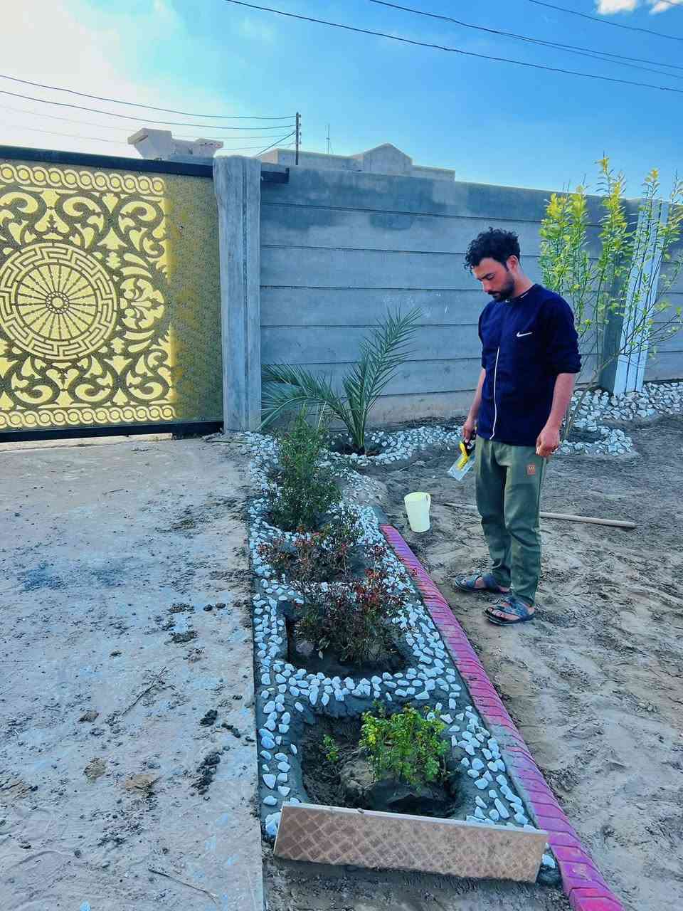 ⛔️متفرق حاليا ⛔️يوجد كادر فرش زميج زراعة حدائق تغليم اشجار  تزكي بساتين وتخليلهن درج مثل ما واضح بلصور تصل وتدلل ***********
