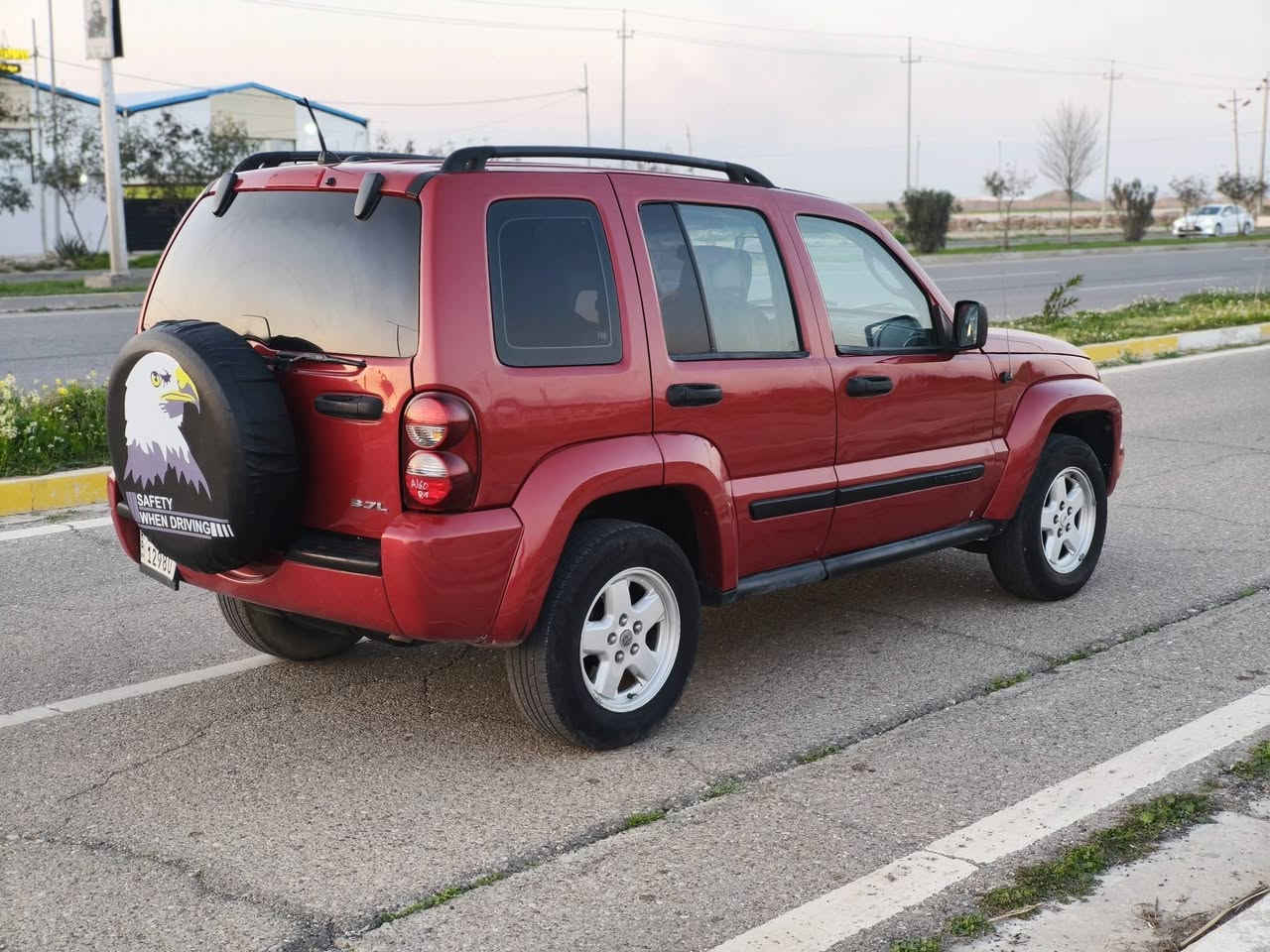 جيب ليبرتي 2007 رقم وسنوية جديد 2030 بطاقة بنزين بيها محرك 6 سلندر سيارة بيها حادث باب سايق والباقي مصبوغة عام جمالية كير محرك شرط سعرها 69 وبيها مجال للشراي ***********..عنوان كركوك الحرية.
