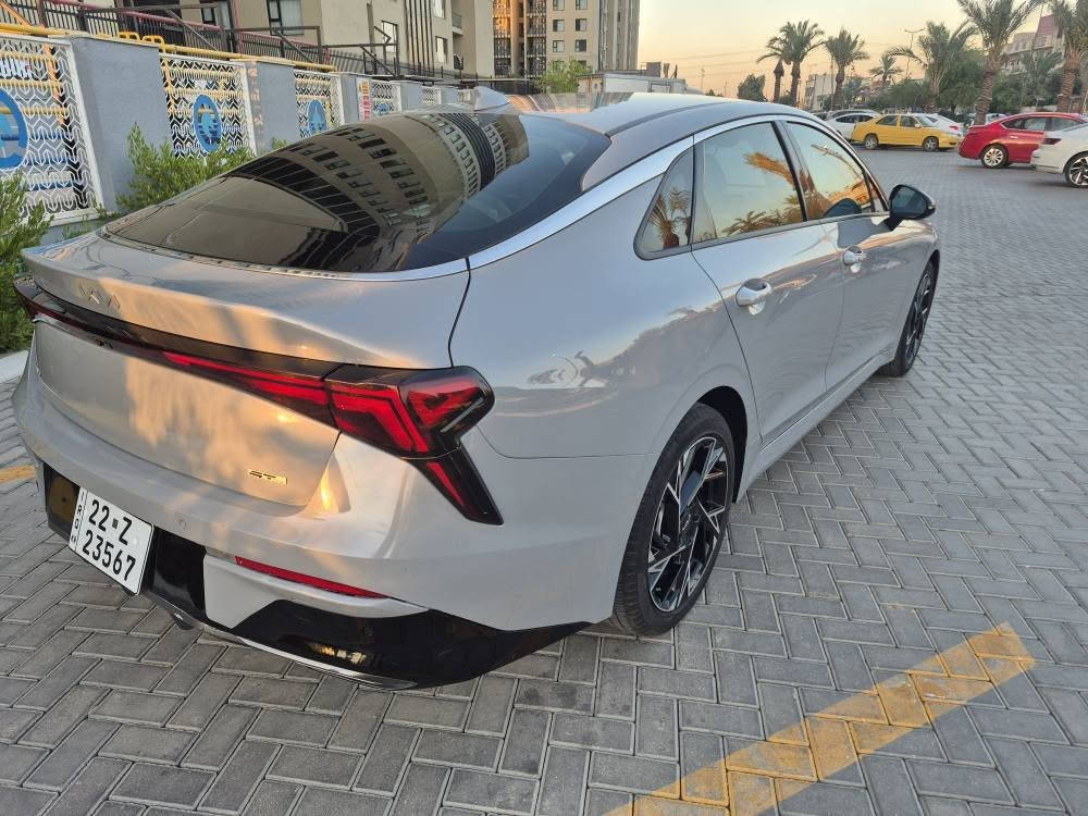السلام عليكم 
كيا K5  2025
مكينة 2500 المرغوب
ماشية 16 الف 
مواصفات Gt line الشكل الجديد 
لون سمنتي 
فول عده الفتحة 
بصمة ابواب وصندوق 
تشغيل عن بعد 
كشنات جلد 
كشن كهرباء 
تدفئة كشنات 
فول رادارات 
شحن لاسلكي 
مرقمة وجاهزة سنوية بأسمي تحويل 
ضرر سطحي خفيف بدون دواخل 
السيارة بيها بنيد صبغ ونص قبق جنطة 
شرط راديترات وغاز تبريد ومي شركة 
لغد شاصي كفالة 
ايرباكاتها سليمة 
السعر 200 وبيها مجال 
*********** 
***********
