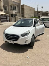 هيونداي توكسان 2015   السياره استعمال بيت نظيفه جدا  اللون ابيض رقم بغ...