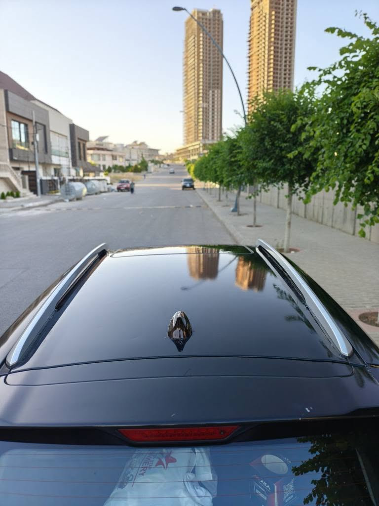 مواسەفات:
شاشە Bluetooth , CarPlay
كامێرا پێش و دواوە
حاسەی پێش و دواوە
لایت لید و عەدەسە
سڵاید
ئاوێنە كارەبا و دژە فول
جام كارەبا 
دەرگا بەسمە
دوو كۆنتڕۆڵی بیلادی لەگەڵە و سویچ بەسمەیە
تەبرید مەركەزی
گێچ نیو دیجیتاڵ
تراكشن و دژە خزین
گێڕ ئۆتۆماتیك و عادی
3 شێوازی لێخوڕین ( Normal, Eco, Sport )
برێك بەسمە و ئۆتۆ هۆڵد
فوول مواسەفات
ویل 20 بیلاد
مەكینەی 1.5 تۆربۆیە
138,000km ڕۆیشتووە
سەیارەكە بێ بۆیاخە
  سەیارەیەكی جوان و خێزانی و پاك ماوەتەوە هی مەعرەز نیە. 

بۆ زانیاریتان:     
( یەك قوپاوی بچوك لەسەر بۆنیتەكەی هەیە شایەنی باس نیە ، جامی پێشەوە دوو پەنجە درزی تیایە ، مەكینەكەی كەمێک كێشی نامێنێت )

بۆ نرخەكەی داوای 103 وەرەقە و مەجالێكی برایانە.

شوێن سلێمانی السليمانية, العراق


**إذا كنت صاحب هذا الإعلان وتريد حذفه لأي سبب، رجاءا أرسل رسالة إلى الدعم الفني**