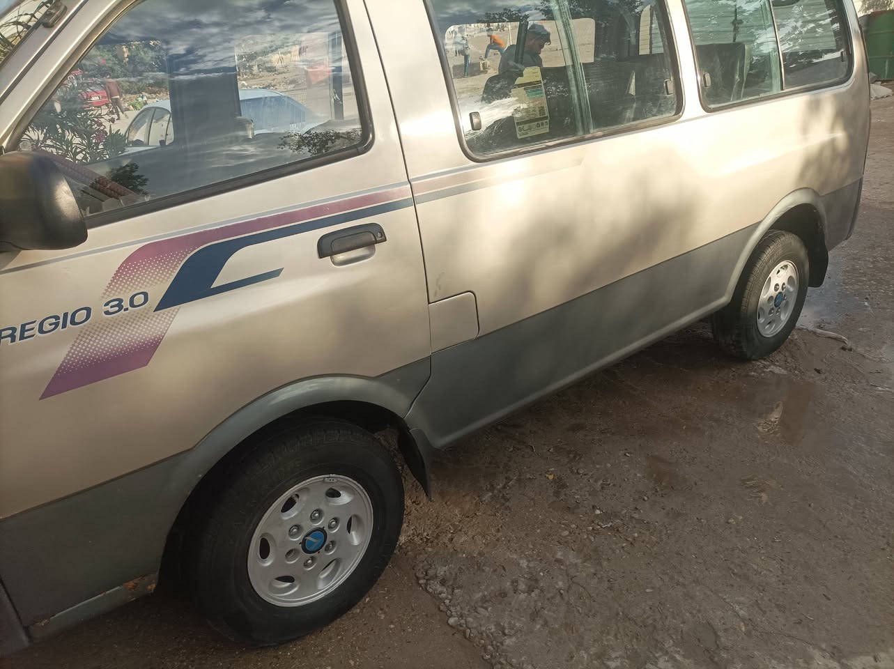 ابريجو للبيع مستعجل مديل ٩٦بسمي مصفره من كلشي السعر قفل ٦٥ والشراي يتصل على الرقم ***********وبالخدمه للطيبين
