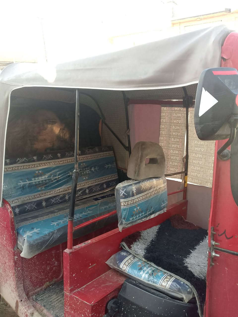 السلام عليكم تكتك 2017 مكينة 2020 اوراق اصولي المكان بغداد السعر 3200 وبيها مجال
***********
