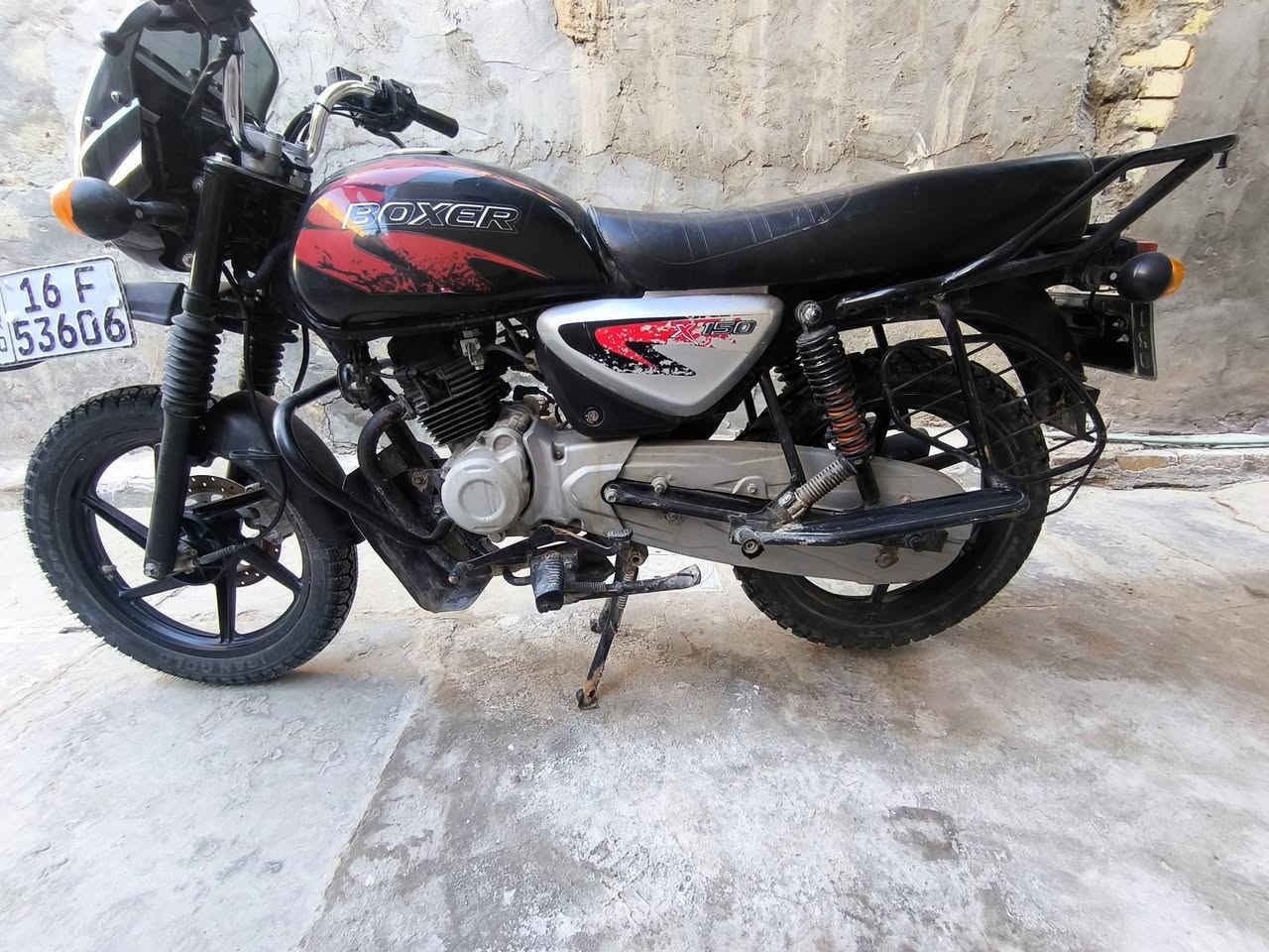 دراجة بوكسر موديل 22مرقمةنضيفة مبدل بس كلجات الكير نضيفة  كاملة سنوية 2028 مكانهة محافضة الديوانية 
سعر مليون و800
الرقم ***********
