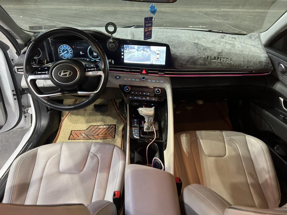 سلام عليكم النترا موديل ٢٠٢٤. السياره فول لمتد ٥ كامرات. داخل ابيض جلد. سياره فتحه.   موجود واتساب فقط السعر ١٩٠ وبيهه مجال قليل  صور حادثهه موجود بل منشور. سياره كامله مكمله  ***********
