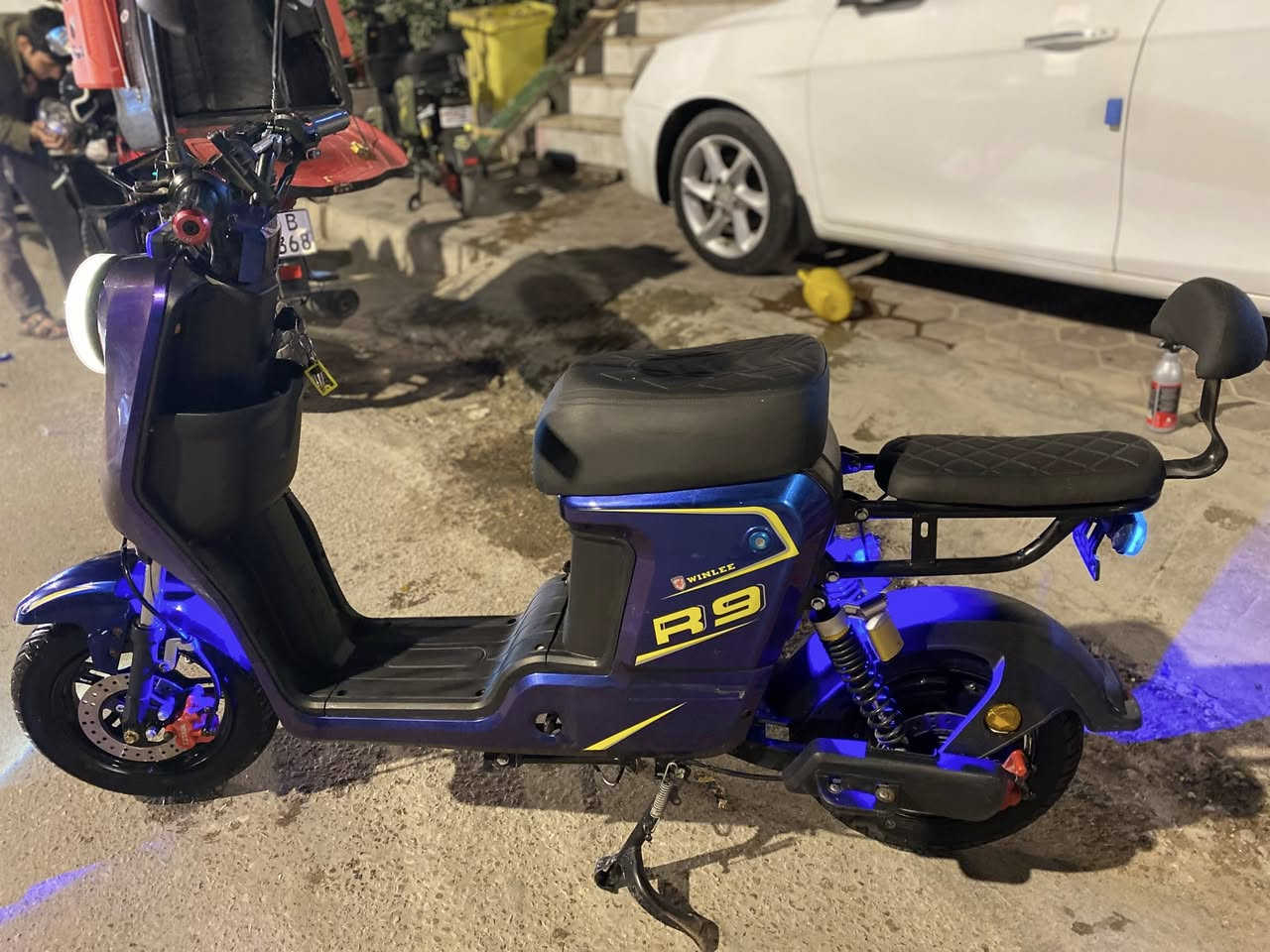 السلام عليكم دراجه البيع R9موديل 2025 بطاريته 32ملف 2000دراجه نضيفه سعر 475مكان بصره الكزيزه 
رقم الهاتف:***********
