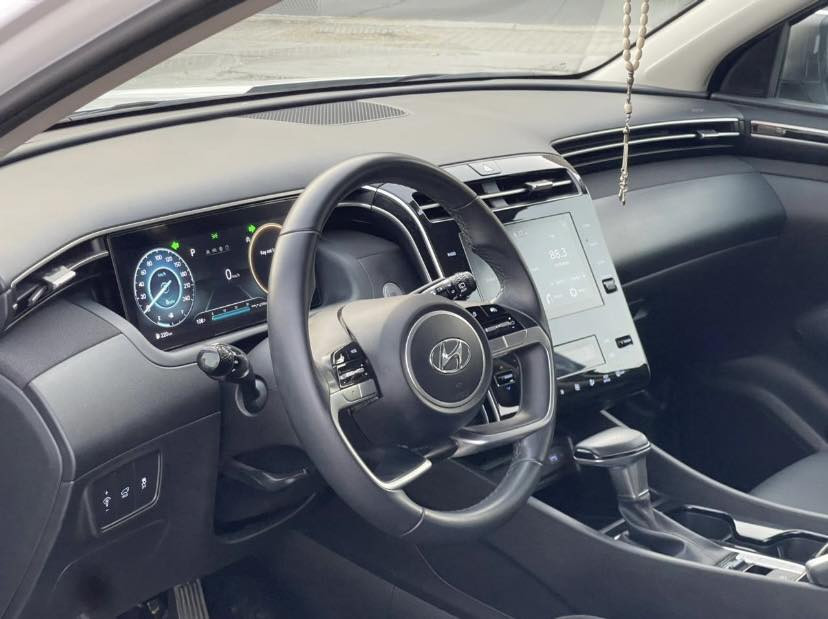 السلام عليكم للبيع توسان 2023
وارد امريكي اللون ابيض ( دخول جديد )
ترقيم هزه جديد بأسمي 
صور الحادث مرفقه داخل المنشور بدون ايرباك 
السياره جديده بمعنى الكلمة 
مواصفات السياره
بصمة تشغيل + أبواب
إنارة ترحيب عند الاقتراب
شاشه كبيره
شاشه الكترونيه متغيره حسب وضعيه القياده 
وضعيات قياده متعدده سبورت + نورمال + سمارت 
فتحة سقف
كشنات جلد + تدفئة + كهرباء
تبريد خلفي
ويل كروم 19 
هاند بريك بصمه 
رادارات امامي + جانبي 
تحديد مسار + قياده ذاتيه + توقف ذاتي 
صندوك كهرباء
شحن وايرليس
بكلايت لد + إشارة بالمري
للاستفسار / ***********
مكان السياره : بغداد
