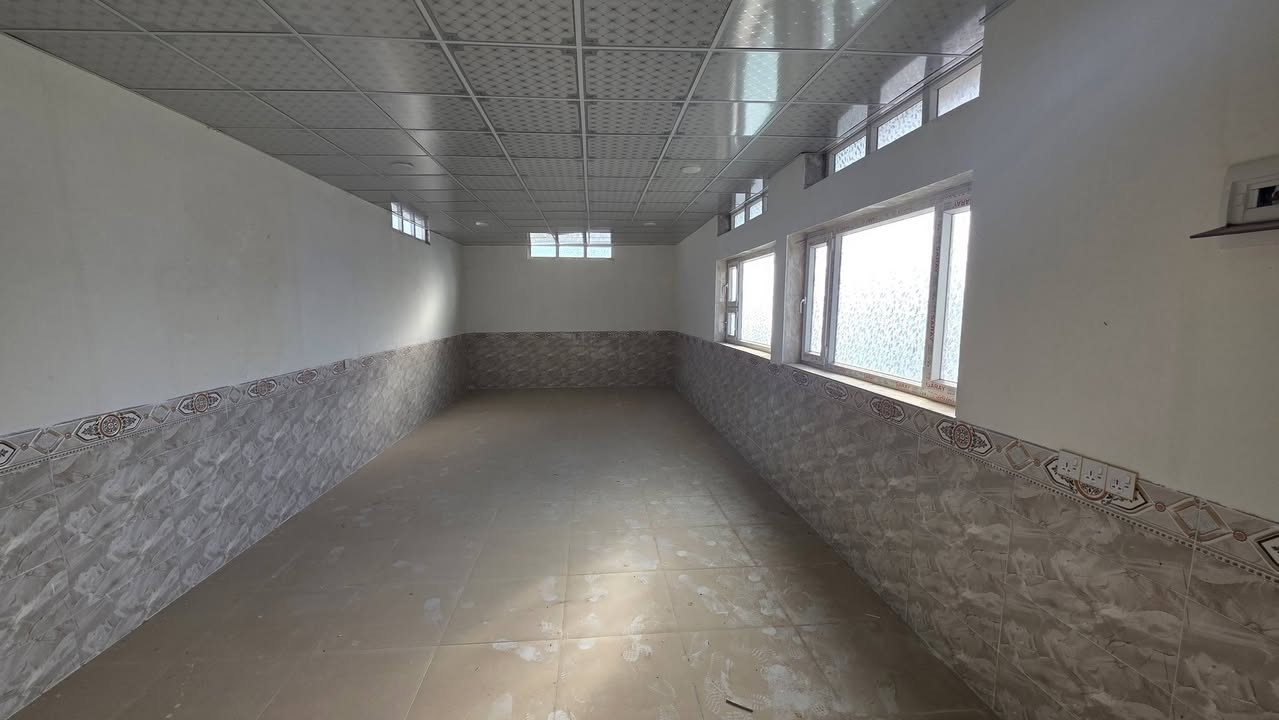 قاعة للإيجار غرفتين  اولا 4×5 ثاني 4×10.
يتوفر مرافق و مغسل مع گيزر 
يفضل للمعاهد و تدريس خصوصي و عيادة 
و صالة العاب و صالة جيم 
📍العنوان حي واسطي دور سكك قريب على جامع الفردوس 
للأستفسار: ***********
