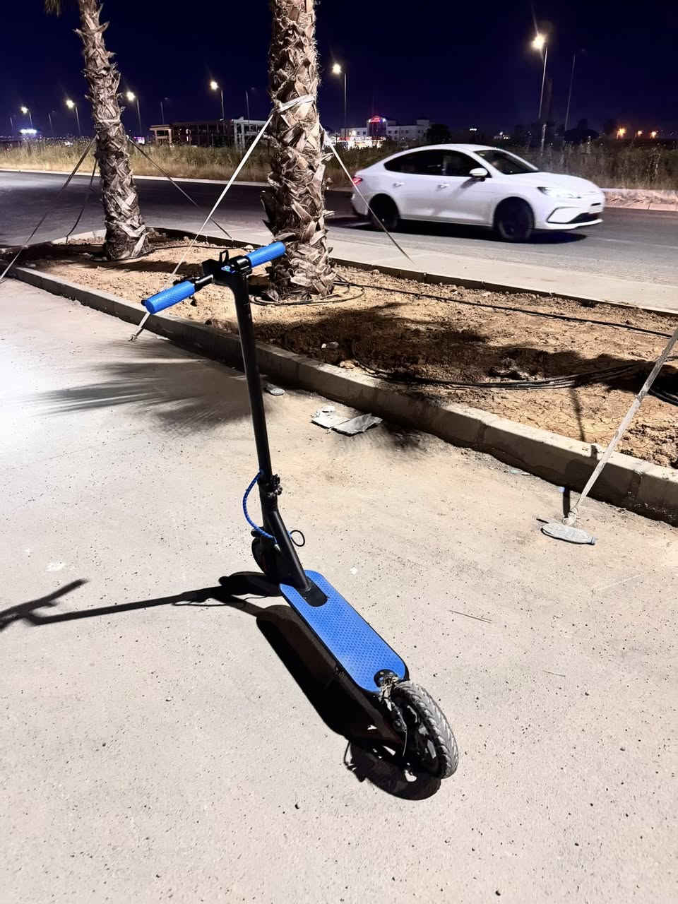 سكوتر للبيع
سرعتها ٦٠ 

٣ انضمه قيادة
اوربي مو صيني او تقليد اصلي شحنه يكفي يوم كامل 

***********
