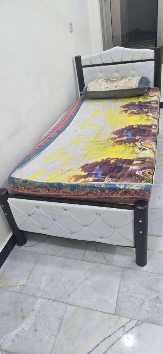 غرفه شبابيه للبيع نضيفه العنوان العامريه
***********
