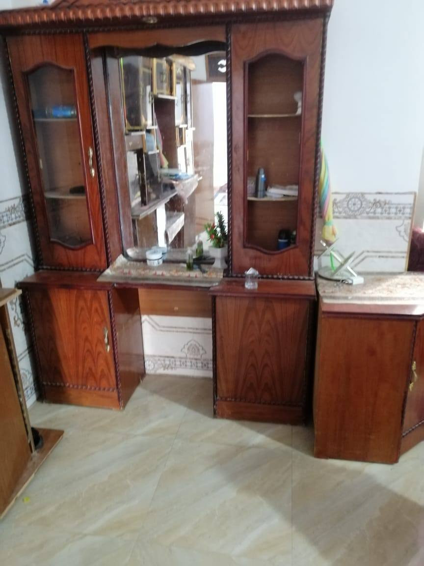 غرفه نوم للبيع السعر مليون بيها مجال
***********
