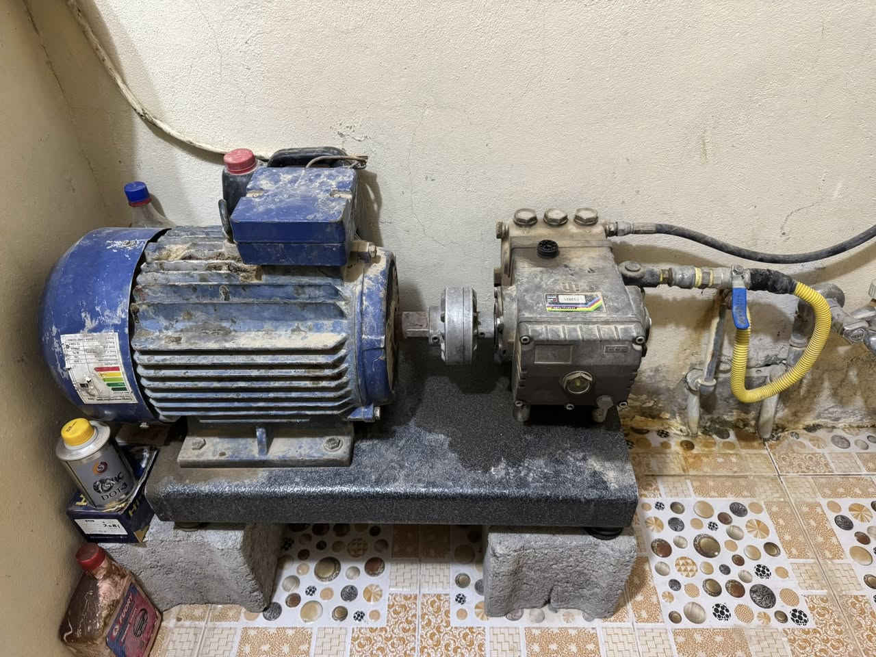 السلام عليكم للبيع ماطور  ضاقطه 200 بار ماطور 10 أ حصان تريفيز وكنبريسر  هواء تريفيز وبطل زاهي

 رقم الهاتف *********** السعر 1.750  )المكان بيجي البوطعمه
